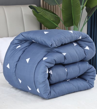 The quilt is thickened in winter and autumn to keep warm