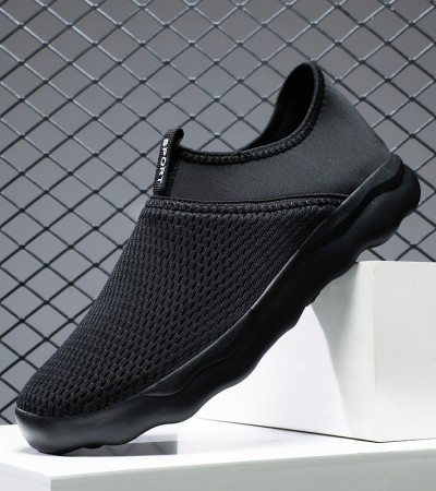 Summer mesh breathable and lightweight casual sports shoes for men and women in pairs, large size one foot mesh covered men's shoes Summer mesh breathable and lightweight casual sports shoes for men and women in pairs, large size one foot mesh covered men's shoes