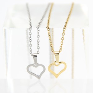 Accessories: Necklace Accessories: Necklace