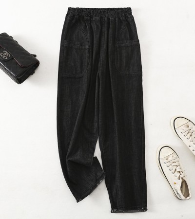 Plus-size women's jeans are loose and slimming Plus-size women's jeans are loose and slimming