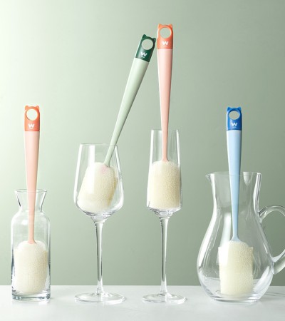The cup brush is a multi-functional cleaning tool for baby bottles and cups The cup brush is a multi-functional cleaning tool for baby bottles and cups
